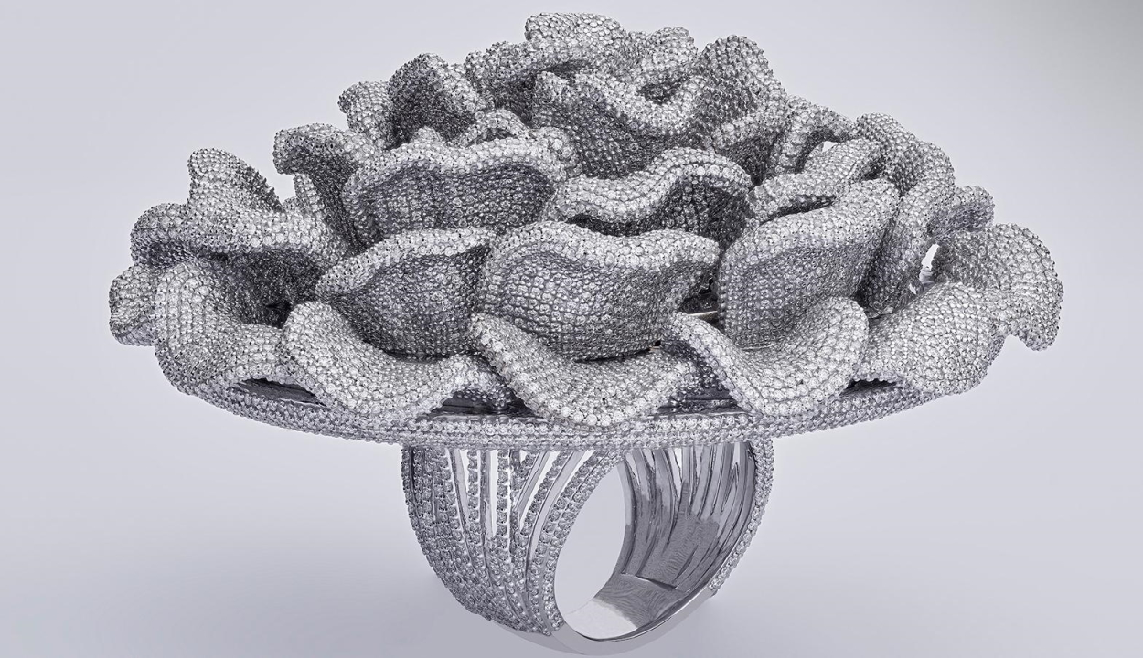 Közel huszonötezer gyémánt díszíti a világrekorder gyűrűt