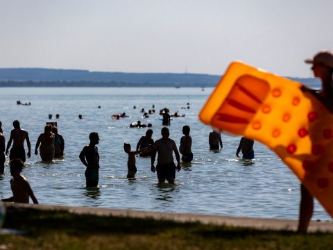 Kánikulai hőség lesz a következő időszakban is, de naponta előfordulhatnak záporok