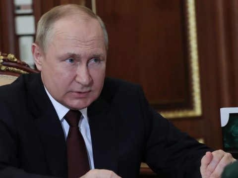 Putyin: Oroszország nem fog évtizedekre visszaesni