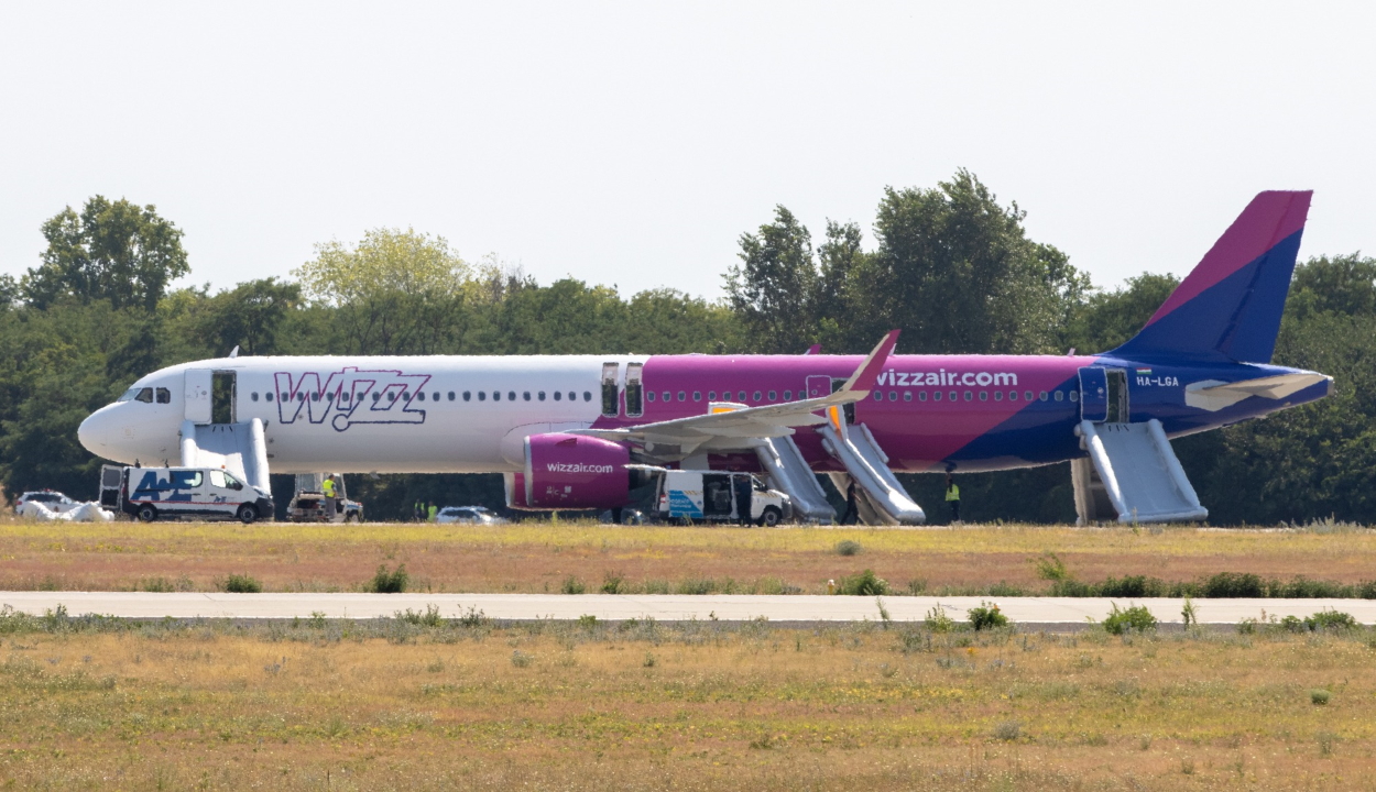 Bombafenyegetés miatt szállt le egy Wizz Air gép Ferihegyen