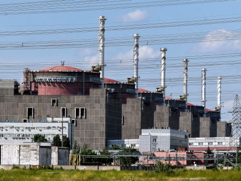 Enerhoatom: nagyon komoly kockázatokkal járhat a zaporizzsjai atomerőmű lövetése