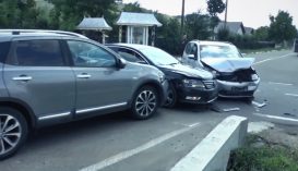 Három autó ütközött össze a veszélyes útkereszteződésről szóló riport közben