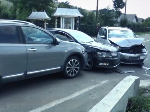 Három autó ütközött össze a veszélyes útkereszteződésről szóló riport közben