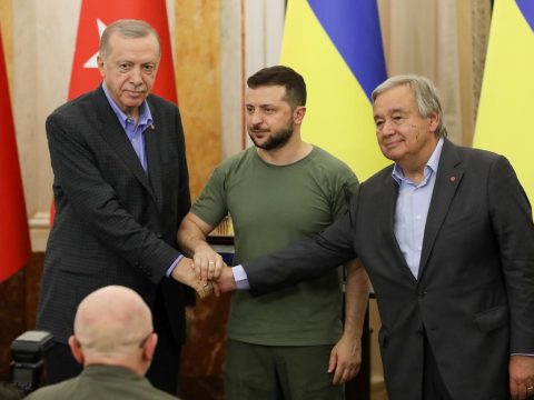 A török elnökkel és az ENSZ-főtitkárral tárgyalt Zelenszkij Ukrajnában