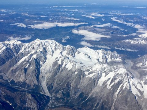 Sportcipőben és rövidnadrágban akarta megmászni a Mont Blanc-ot öt román turista