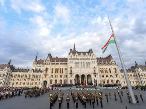 Augusztus 20.: az államalapításra emlékezik a világ magyarsága