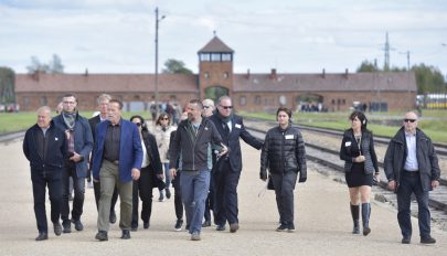 Auschwitzba látogatott Arnold Schwarzenegger