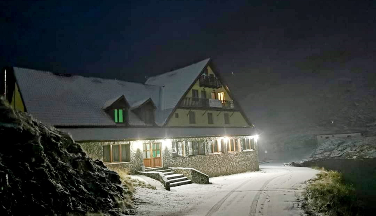 16 centiméteres a hó a Bâlea-tónál, a hegyimentők téli felszerelést javasolnak