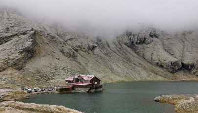 Lehullott az első hó a Transzfogarasi úton és a Bâlea-tónál, valamint Hargitafürdőn is