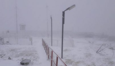 Havazott a hegyekben, szélvihar okozott gondot az ország déli részén