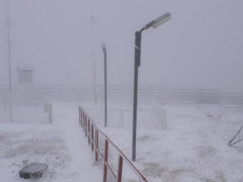 Havazott a hegyekben, szélvihar okozott gondot az ország déli részén