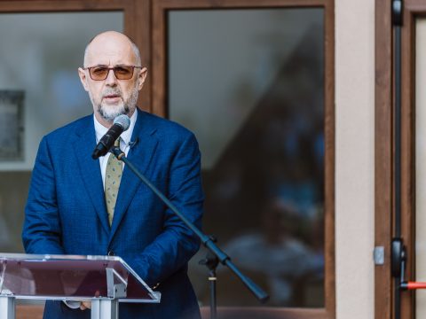 Kelemen: elsősorban az önkormányzati alkalmazottak fizetésének emelésére van szükség