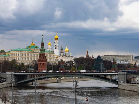 Kreml: Kijev az orosz követelések teljesítésével véget vethet a civilek szenvedésének