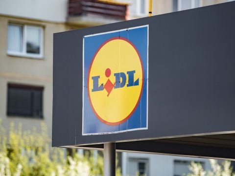 Csökkentik nyitvatartási idejüket a Lidl-áruházak