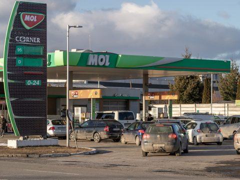A Mol Románia befejezte az autópályák melletti töltőállomások építését