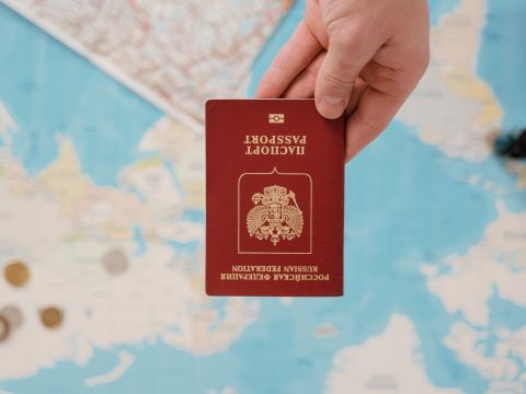 Az EU teljesen felfüggeszti az Oroszországgal fennálló vízumkönnyítési megállapodást