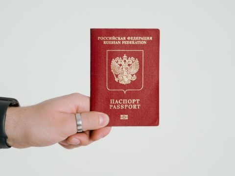 Az EU az Oroszországgal kötött vízumkönnyítési megállapodás teljes felfüggesztését javasolja