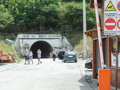 Magyarországi útkarbantartó vállalatoknak is szállít sót a parajdi bánya