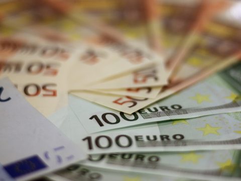 Az EU a minimáljövedelem-rendszerek tagállami frissítésére szólított fel