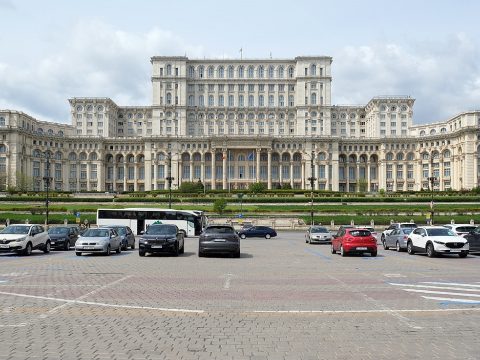 Kisvárosnyi áramot fogyaszt a román parlament épülete