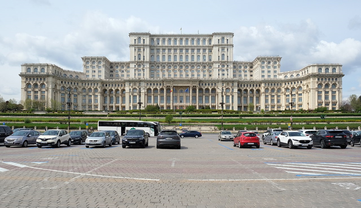 Kisvárosnyi áramot fogyaszt a román parlament épülete