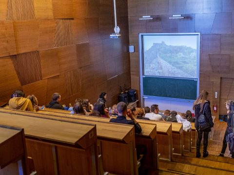 Felmérés: az egyetemisták 80 százaléka vállalna munkát tanulmányai alatt