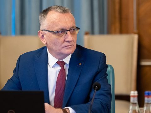 Cîmpeanu: 350-re emelik azoknak az iskoláknak a számát, ahol ebédet kapnak a gyerekek