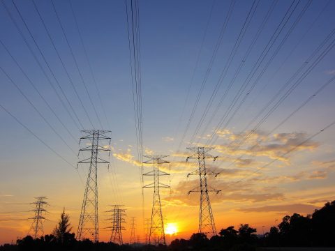 Azeri-georgiai-román-magyar áramvezetékről szóló megállapodást írnak alá Bukarestben
