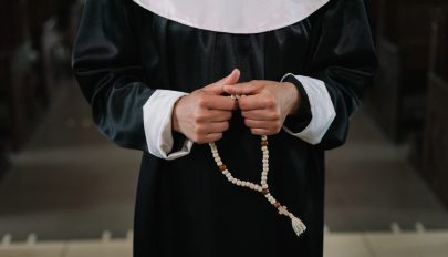 Ferenc pápa szerint a papok és az apácák is néznek pornót
