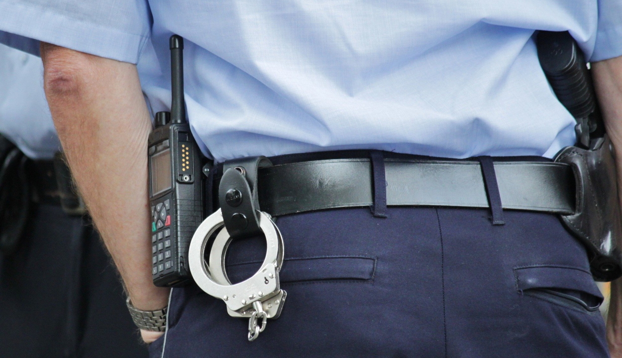 Őrizetbe vettek egy férfit, aki egy éjszaka alatt két nő elrablását kísérelte meg Brassóban
