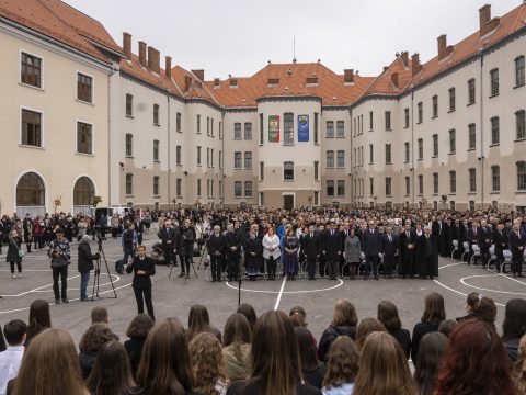 Marosvásárhelyen felavatták Erdély legnagyobb magyar iskolájának felújított épületegyüttesét