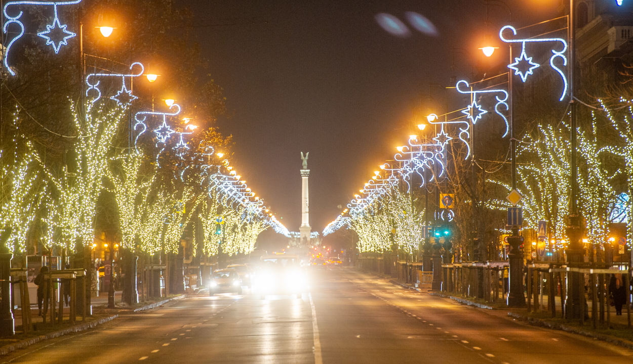 Idén nem lesz karácsonyi díszkivilágítás Budapesten