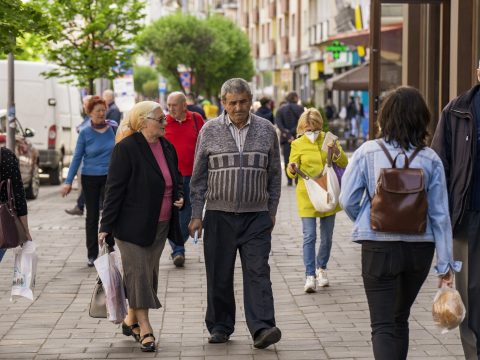 Felmérés: a románok többsége az EU-ban maradna, de elutasítja a globalizmust