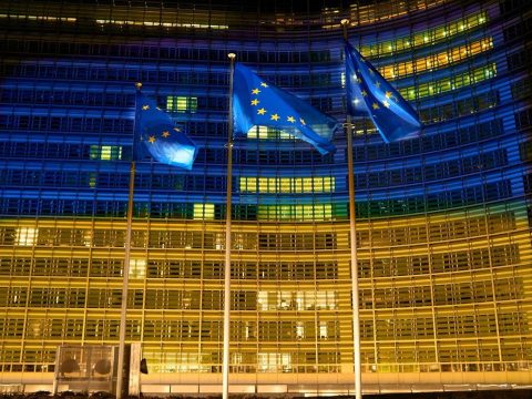 Az EU 500 millió euróval támogatja Ukrajna fegyvervásárlását
