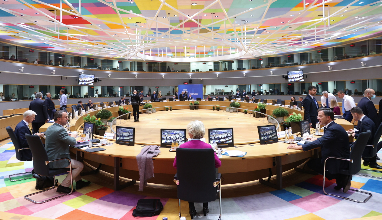 EU-csúcs: megállapodás született az energiaárak leszorításáról