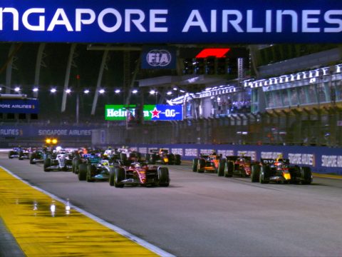 Forma-1: Pérez győzött Szingapúrban, Verstappen még nem bajnok