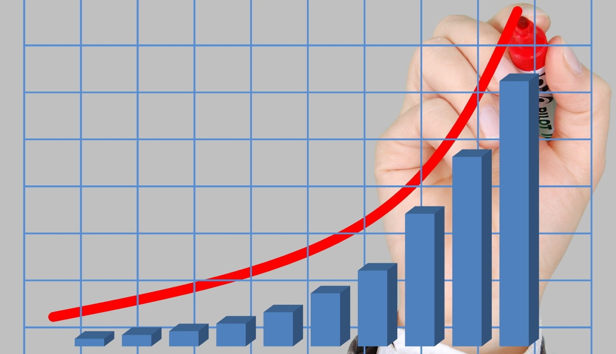 Rontotta év végi inflációs előrejelzését a jegybank