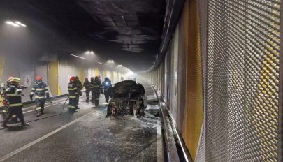 Kigyulladt egy autó a bukaresti Unirii közúti aluljáróban, megbénítva a főváros forgalmát