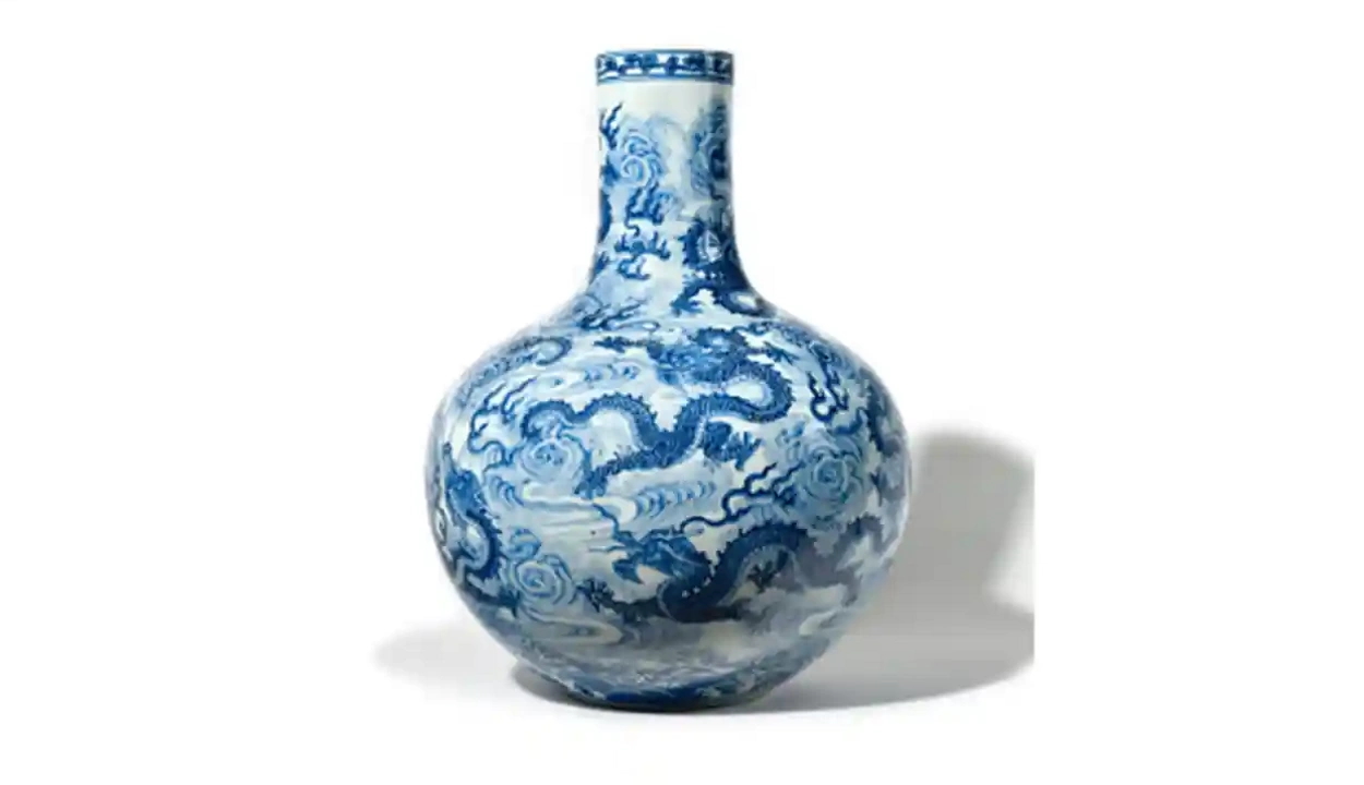 A becsült ár négyezerszereséért árvereztek el egy kínai vázát