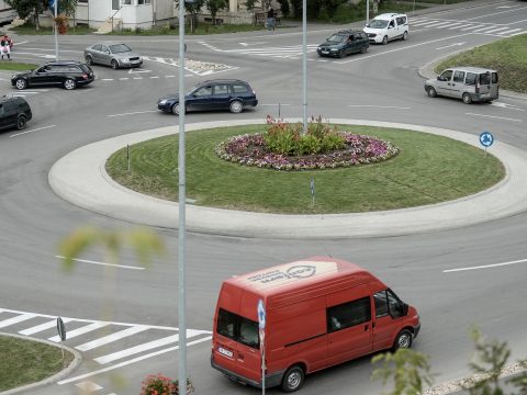 Megváltozhatnak a körforgalomban való közlekedés szabályai