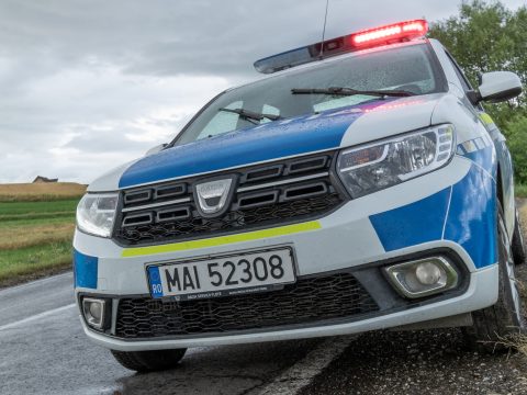 Egy 13 éves fiú által vezetett autót üldöztek a rendőrök Fehér megyében