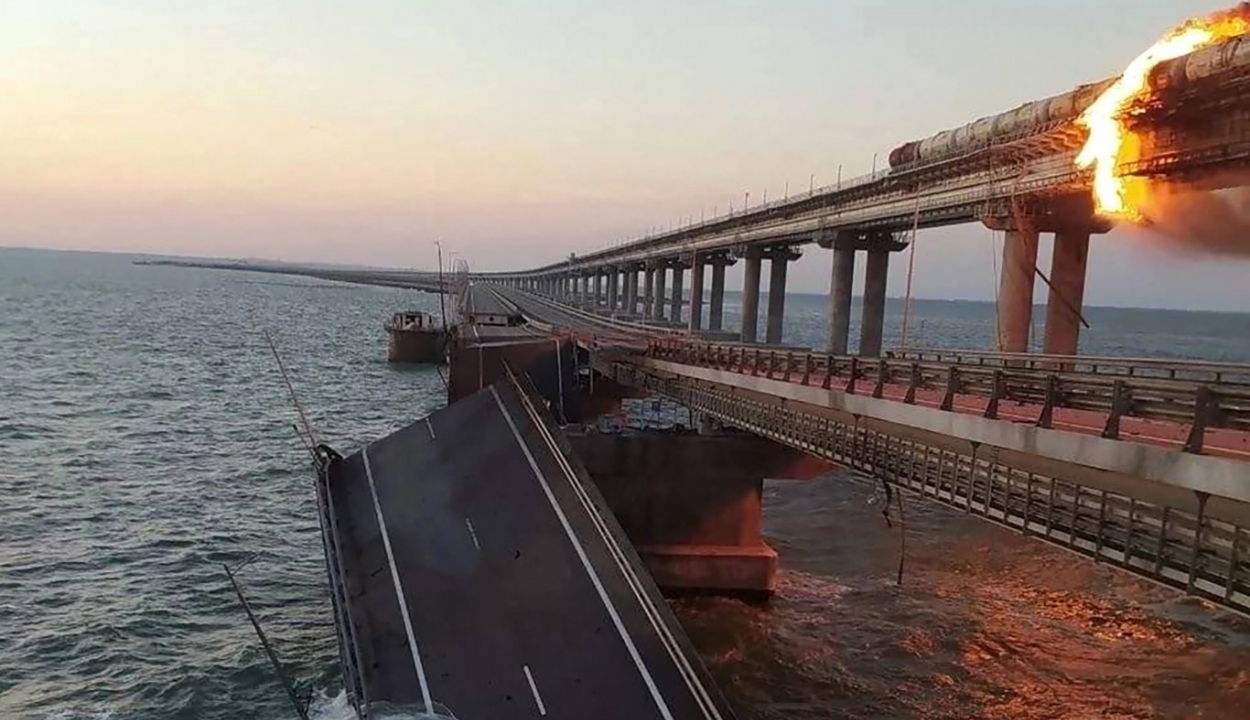 Putyin: terrortámadás volt a Krími hídon elkövetett robbantás