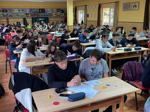 Románverseny magyar diákoknak