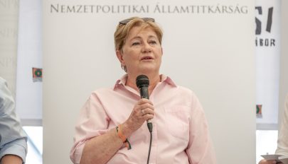 Szili Katalin: óriásit sikerült előrelépni a csángóföldi magyarok identitásának megerősítésében