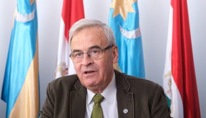 Továbbra sem kaphatja vissza román állami kitüntetését Tőkés László