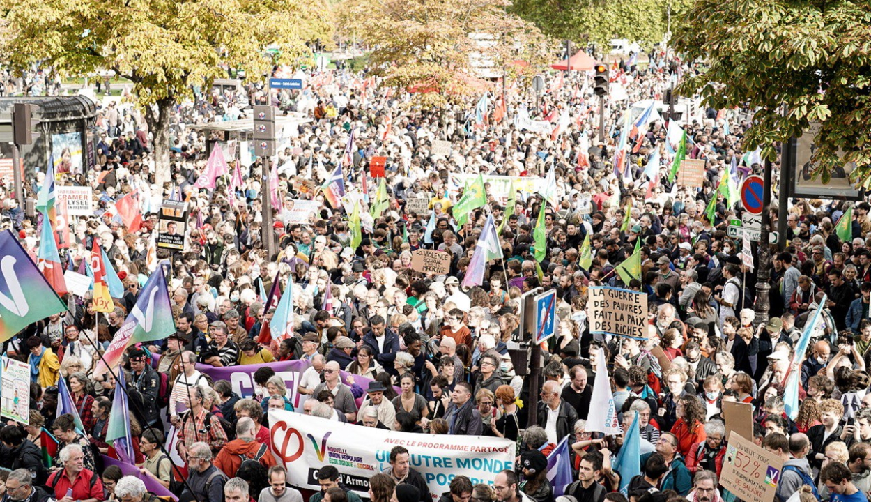 A dráguló megélhetés és a kormányzati politika ellen tüntettek Párizsban
