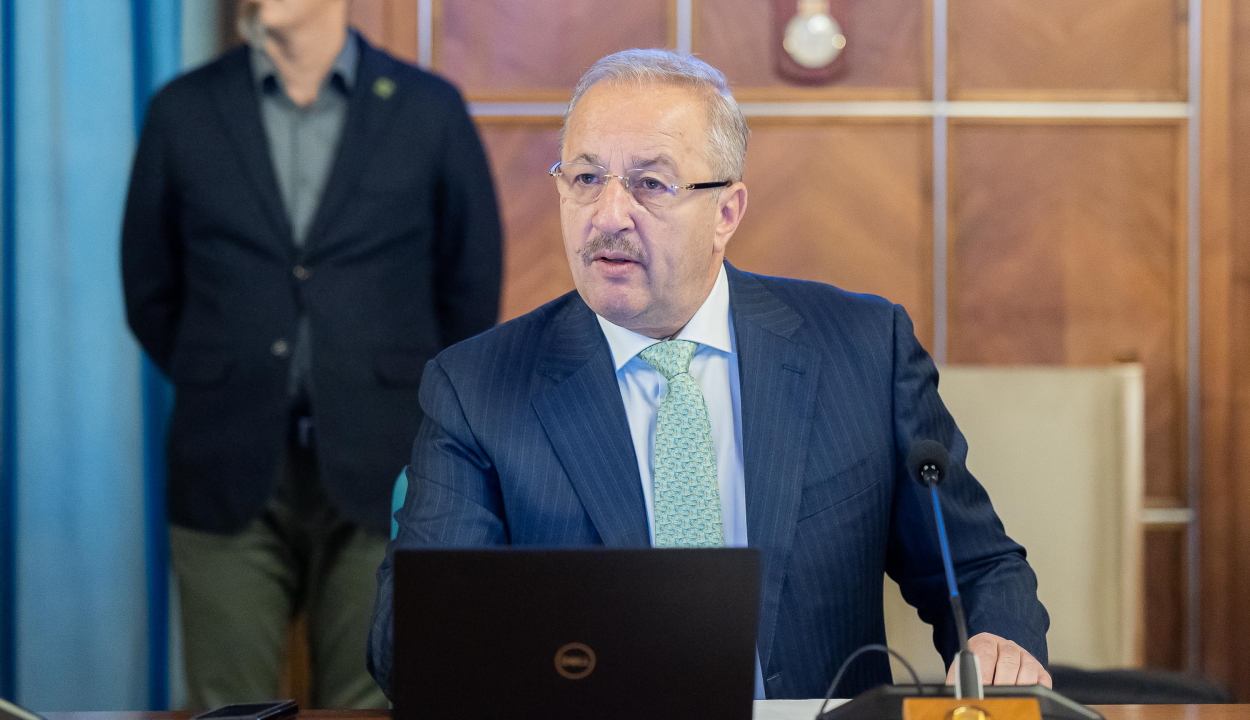 Benyújtotta lemondását Vasile Dîncu védelmi miniszter