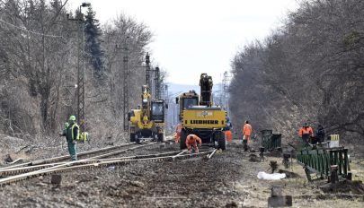 Több mint 50 kilométernyi vasútat újítanak fel Kolozsvár és Biharpüspöki között