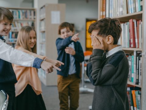 Kampányt indít az oktatási minisztérium az iskolai erőszak ellen