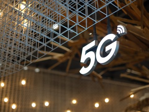 Több mint 432 millió eurót fizetnek az államnak a mobilszolgáltatók az 5G-s frekvenciákért